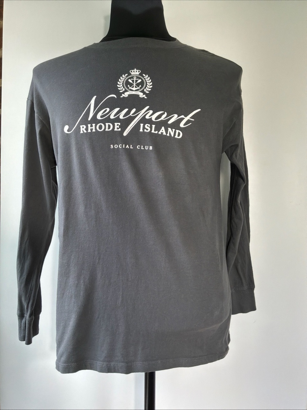 Abercrombie & Fitch โNewport Rhode Islandโ Graphic Long Sleeve T-Shirt Small